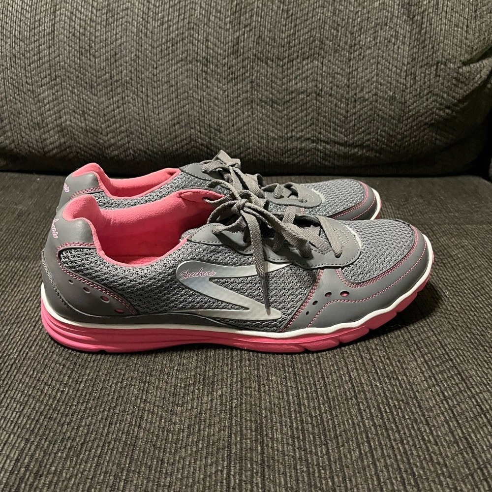 Women’s Skechers Studio shoes. 8.5